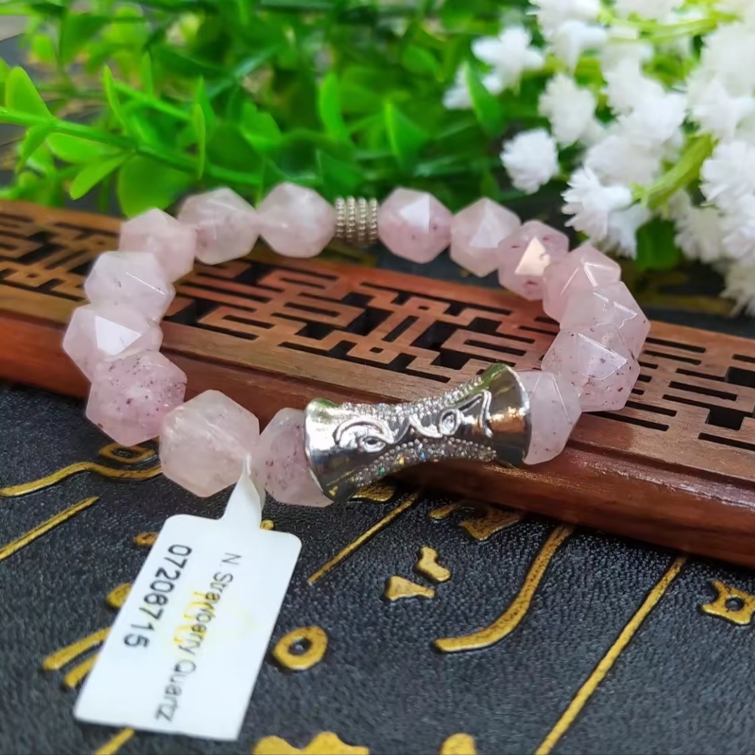 Lắc Tay Thạch Anh Dâu Cắt Giác