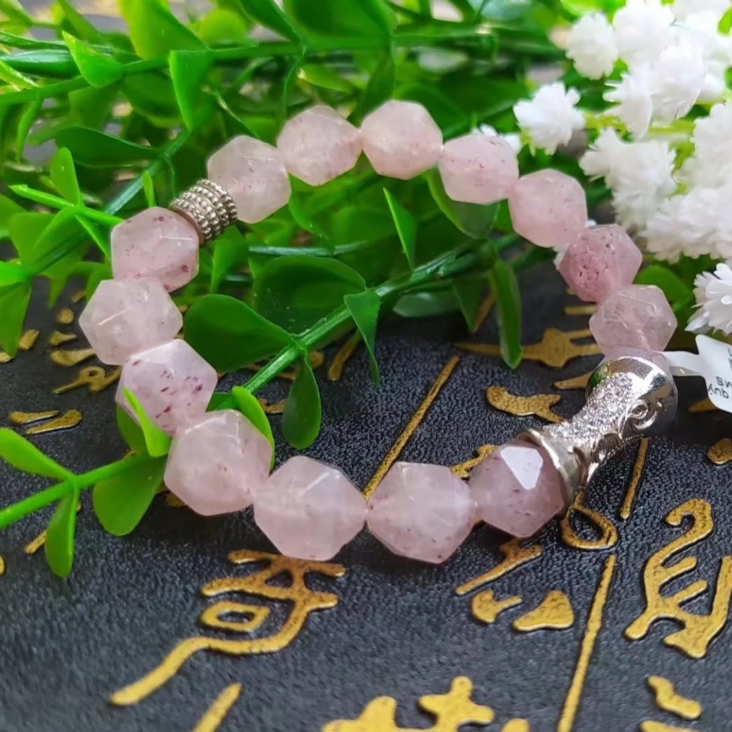 Lắc Tay Thạch Anh Dâu Cắt Giác - Ảnh 3